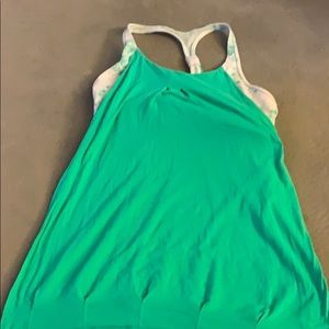 Lulemon attaches-sports bra work-out top.